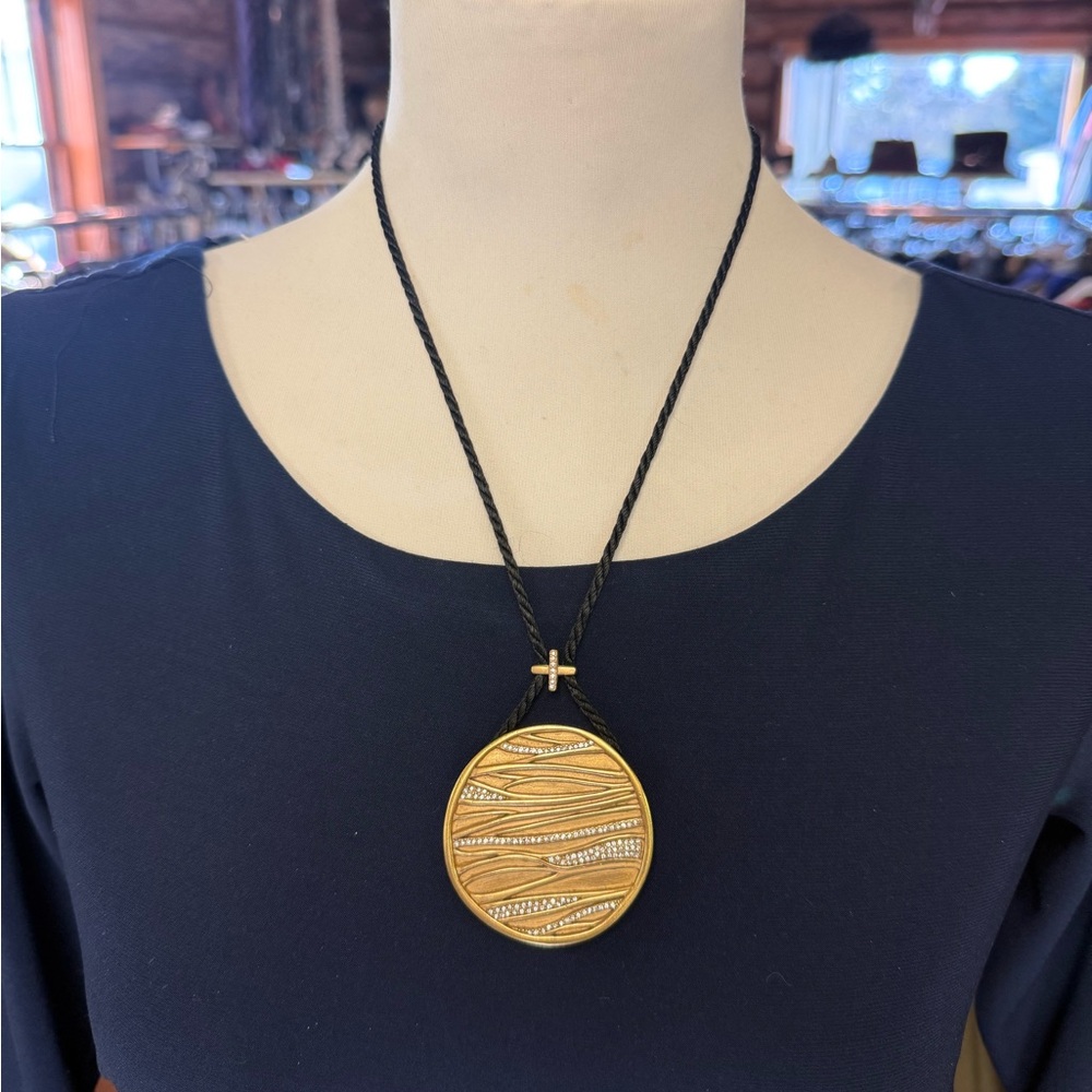 😍Gorgeous Vintage Gold and Black Pendant Carolee Necklace